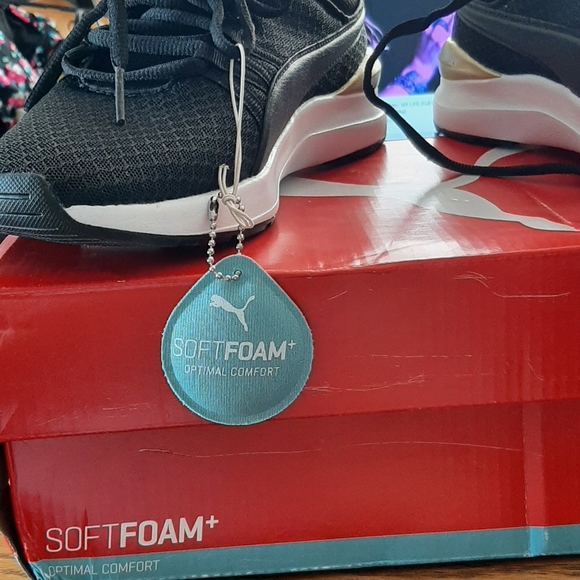 Ladies Puma Sneakers - Picture 4 of 10